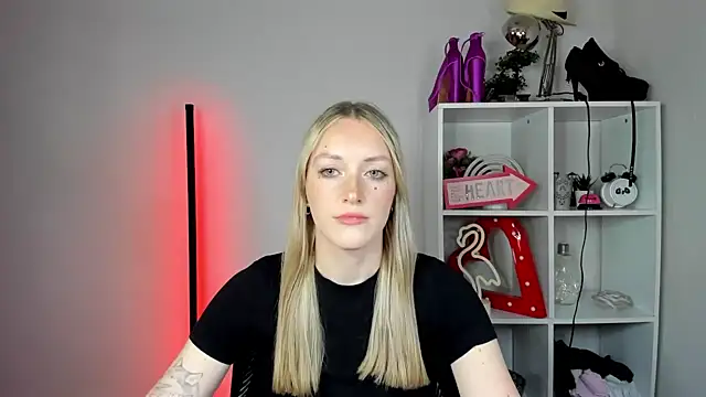 EvelynBlond online show from 06-04-26, 12:22