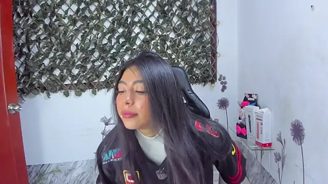 Snapshot of NaommiCampbell chatting on 11-21-25, 09:57 NaommiCampbell online show from 11-21-25, 09:57