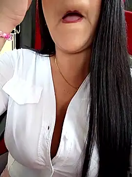 Layla-daring online show from 01-31-26, 08:18