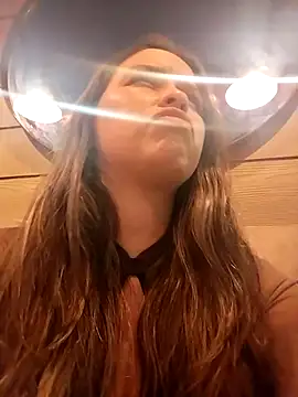 Snapshot of Little__Danni1 chatting on 11-23-25, 02:33 Little Danni1 online show from 11-23-25, 02:33