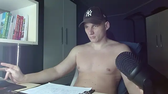 Snapshot of Poliglotjoe1 chatting on 11-28-25, 04:26 Poliglotjoe1 online show from 11-28-25, 04:26