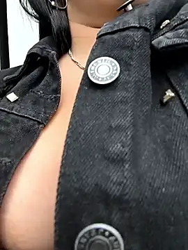 Snapshot of Kendra-daring chatting on 12-14-25, 05:18 Kendra-daring online show from 12-14-25, 05:18