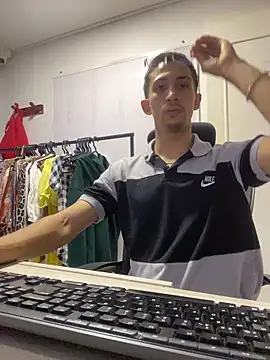 Snapshot of charlie_bass chatting on 11-27-25, 04:03 charlie bass online show from 11-27-25, 04:03