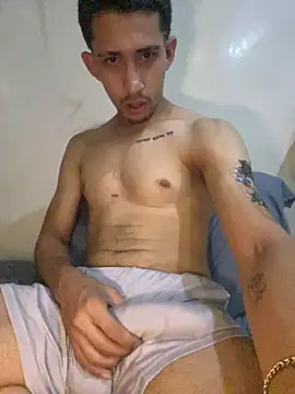 Snapshot of charlie_bass chatting on 11-27-25, 06:21 charlie bass online show from 11-27-25, 06:21