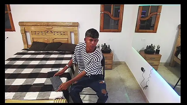 Snapshot of black_boy22_ chatting on 11-23-25, 02:44 black boy22 online show from 11-23-25, 02:44