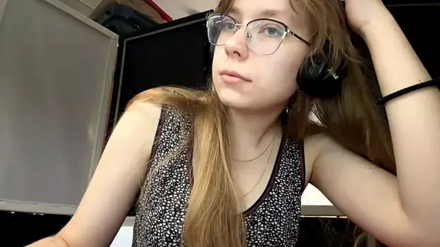 Snapshot of LouettaTornese chatting on 11-22-25, 08:57 LouettaTornese online show from 11-22-25, 08:57