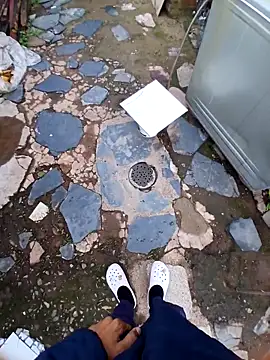 Snapshot of Eezxxx chatting on 12-16-25, 03:44 Eezxxx online show from 12-16-25, 03:44