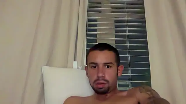 Snapshot of sethhtx713 chatting on 11-22-25, 01:26 sethhtx713 online show from 11-22-25, 01:26