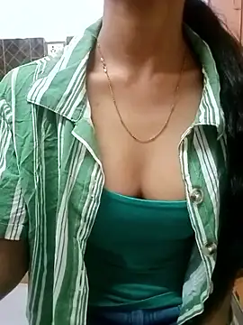 Snapshot of Roja__ chatting on 12-01-25, 09:25 Roja online show from 12-01-25, 09:25