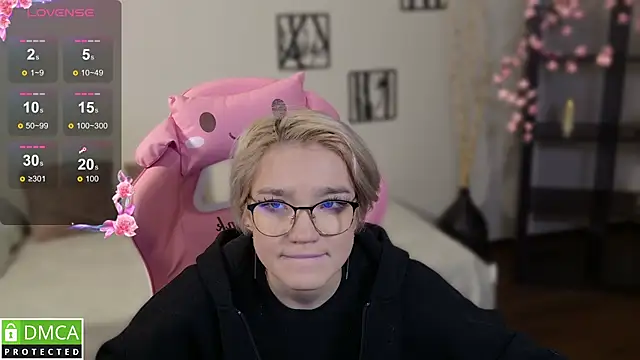 Snapshot of Megan_Lora chatting on 11-23-25, 01:49 Megan Lora online show from 11-23-25, 01:49