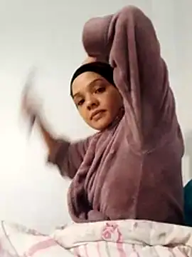 Snapshot of Cadence28 chatting on 11-24-25, 04:34 Cadence28 online show from 11-24-25, 04:34