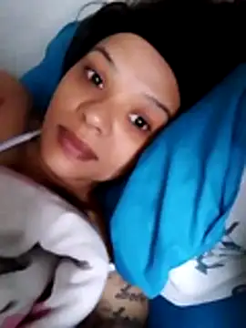 Snapshot of Cadence28 chatting on 12-04-25, 05:06 Cadence28 online show from 12-04-25, 05:06