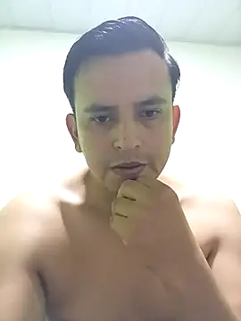 Snapshot of art-e9-2 chatting on 11-28-25, 01:25 art-e9-2 online show from 11-28-25, 01:25