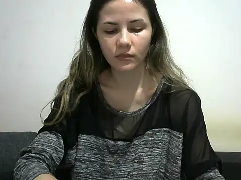 Snapshot of Erii18 chatting on 11-28-25, 11:24 Erii18 online show from 11-28-25, 11:24