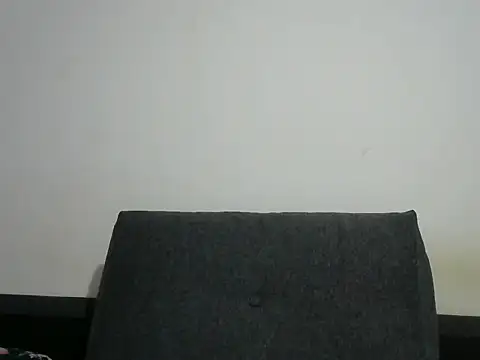 Snapshot of Erii18 chatting on 11-30-25, 12:20 Erii18 online show from 11-30-25, 12:20