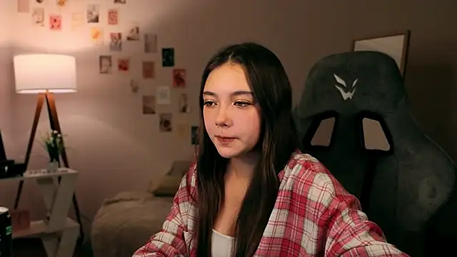 Snapshot of Vexorine chatting on 11-24-25, 07:57 Vexorine online show from 11-24-25, 07:57