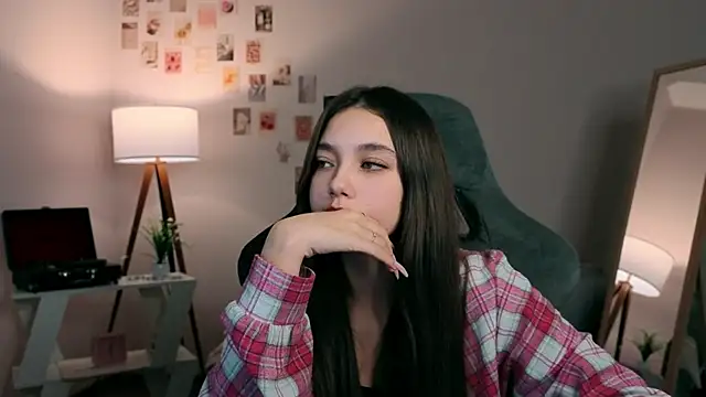 Snapshot of Vexorine chatting on 12-04-25, 07:22 Vexorine online show from 12-04-25, 07:22