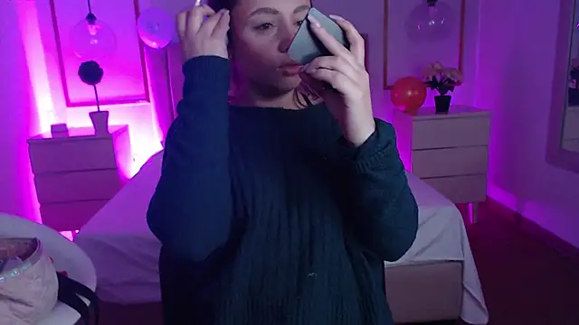 Snapshot of Alice_Sinclair_ chatting on 11-26-25, 12:39 Alice Sinclair online show from 11-26-25, 12:39