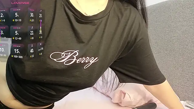 Snapshot of Nari_Jin chatting on 12-15-25, 04:11 Nari Jin online show from 12-15-25, 04:11