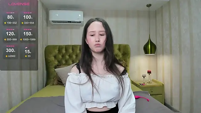 Snapshot of MonicaSway chatting on 11-28-25, 03:25 MonicaSway online show from 11-28-25, 03:25