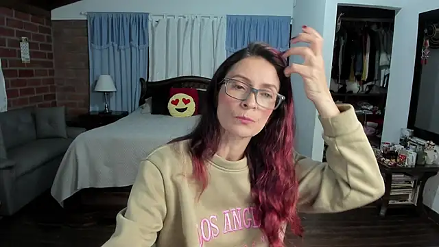 Snapshot of Charlotte-Willson chatting on 11-26-25, 01:06 Charlotte-Willson online show from 11-26-25, 01:06