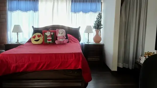 Charlotte-Willson online show from 12-20-25, 04:58