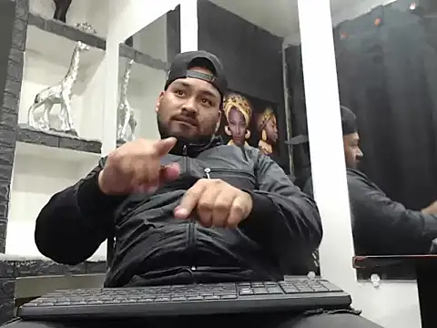 Snapshot of Liam_hairy chatting on 12-16-25, 03:44 Liam hairy online show from 12-16-25, 03:44