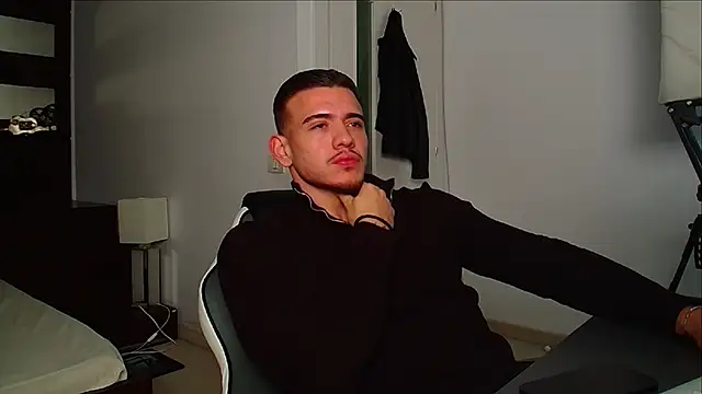 ElijahThorne online show from 11-25-25, 05:51