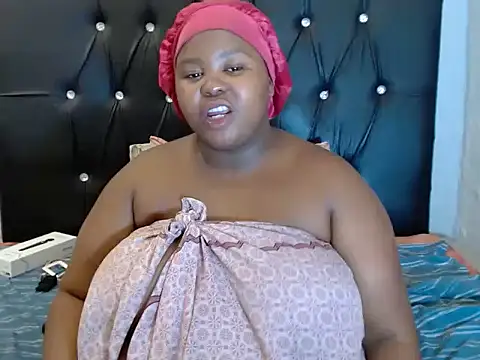 Snapshot of SexyBubblies96 chatting on 11-28-25, 11:07 SexyBubblies96 online show from 11-28-25, 11:07