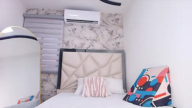 Snapshot of lili_jhonson chatting on 11-28-25, 11:57 lili jhonson online show from 11-28-25, 11:57