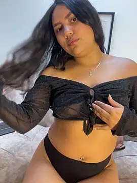 Snapshot of Madisonlaraa chatting on 11-22-25, 05:45 Madisonlaraa online show from 11-22-25, 05:45