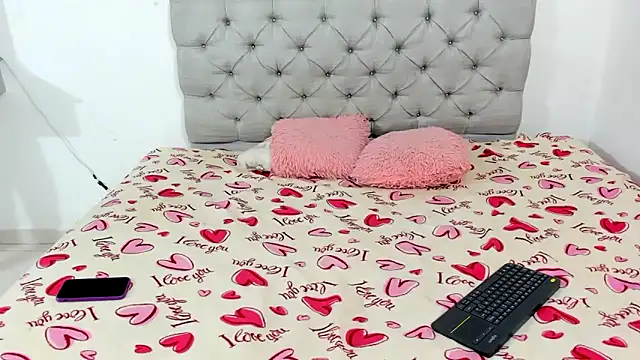 Snapshot of Briitney_tovar chatting on 12-16-25, 03:55 Briitney tovar online show from 12-16-25, 03:55