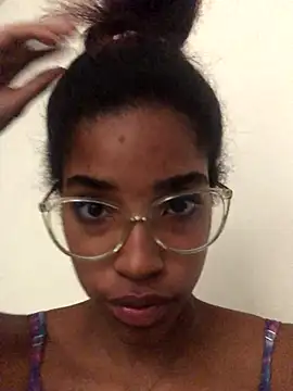 Snapshot of pleasing_charlotte chatting on 12-16-25, 09:09 pleasing charlotte online show from 12-16-25, 09:09