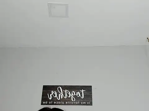 Snapshot of kylie1_ls chatting on 11-29-25, 01:30 kylie1 ls online show from 11-29-25, 01:30