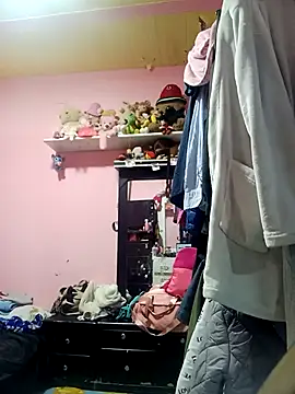 Snapshot of Chantal_sex22 chatting on 12-13-25, 08:14 Chantal sex22 online show from 12-13-25, 08:14