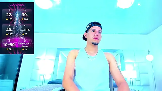 Snapshot of Sebastian_Smith__ chatting on 12-05-25, 11:30 Sebastian Smith online show from 12-05-25, 11:30