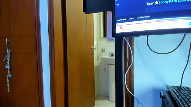 Snapshot of Bad_queen22 chatting on 12-05-25, 04:10 Bad queen22 online show from 12-05-25, 04:10