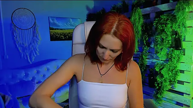 Snapshot of DianaTorrens chatting on 12-14-25, 09:36 DianaTorrens online show from 12-14-25, 09:36