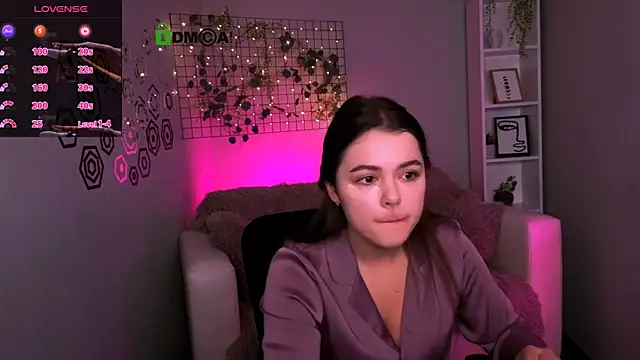 Snapshot of maddycats chatting on 12-13-25, 08:47 maddycats online show from 12-13-25, 08:47