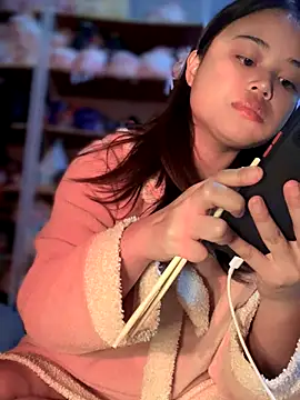 Snapshot of Toffee-00 chatting on 11-30-25, 10:41 Toffee-00 online show from 11-30-25, 10:41