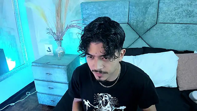 Snapshot of NicolaiKarav chatting on 06-08-26, 12:58 NicolaiKarav online show from 06-08-26, 12:58