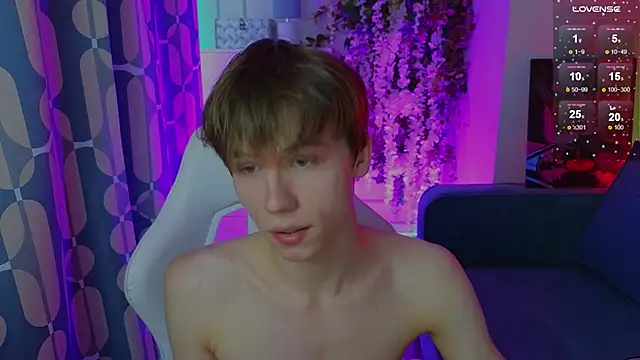 cuMte boy online show from 06-18-26, 01:17