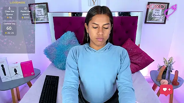 Samantha  F W online show from 04-09-26, 02:22