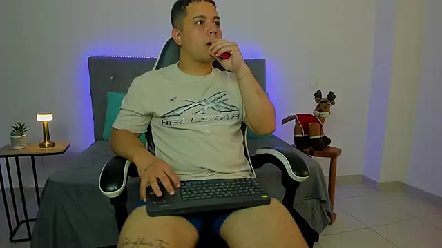 Snapshot of bry_hill chatting on 11-27-25, 01:24 bry hill online show from 11-27-25, 01:24