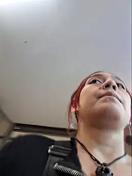 Snapshot of Eveeelyn25 chatting on 11-25-25, 12:21 Eveeelyn25 online show from 11-25-25, 12:21