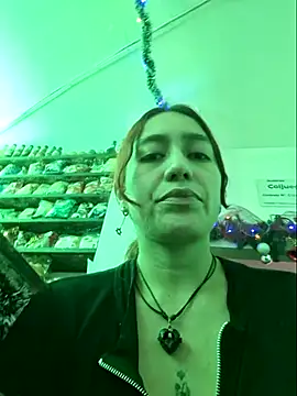 Snapshot of Eveeelyn25 chatting on 11-30-25, 04:05 Eveeelyn25 online show from 11-30-25, 04:05