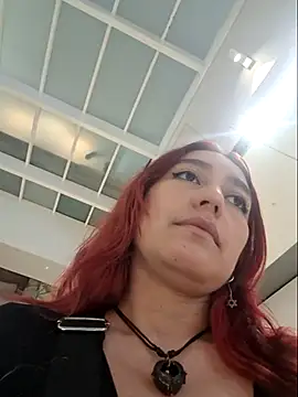 Snapshot of Eveeelyn25 chatting on 12-04-25, 11:35 Eveeelyn25 online show from 12-04-25, 11:35