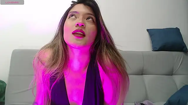 hanna  jones7 online show from 12-20-25, 03:46