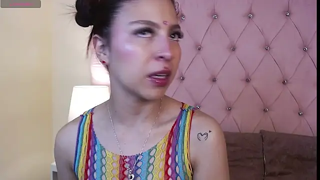 Snapshot of Hillary_Thomson chatting on 11-24-25, 01:00 Hillary Thomson online show from 11-24-25, 01:00