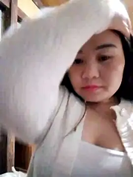 Snapshot of One-two22 chatting on 11-26-25, 01:23 One-two22 online show from 11-26-25, 01:23